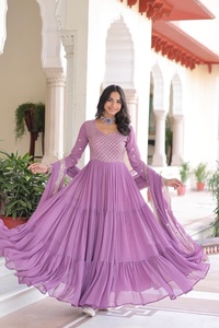 Vestido de Georgette Sintética para Mujer con Lentejuelas, Bordado Zari y Dupatta con Trabajo de Corte, Listo para Usar, Estilo Indo-Occidental, para Fiestas y Bodas - Product Image 2