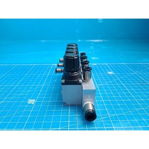 Vanne solénoïde pneumatique Koganei R100M4A-47W, utilisée comme pièce détachée pour équipement semi-conducteur Legacy - Product Image 1