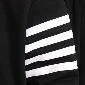 Ensemble d'hiver personnalisé pour hommes Veste à capuche en polyester et coton de qualité réfléchissante Pantalon de survêtement Options de taille disponibles Conception imprimée - Product Image 4