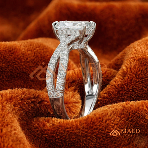 Elegante Anillo de Compromiso de Plata de Ley 925 con Diamante de Corte Radiante y Banda Doble Trenzada con Pavé para Mujer - Product Image 3