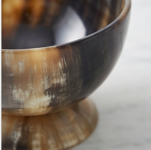 Cuenco de cuerno pulido hecho a mano, con patrón de rayas marrones naturales, con base, para uso decorativo en la mesa - Product Image 2