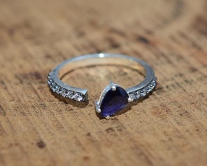 Anillo Hecho a Mano de Plata de Ley 925 con Iolita y Circonita Cúbica, Gema Azul Natural, Joyería Bohemia para Compromiso y Boda - Product Image 6