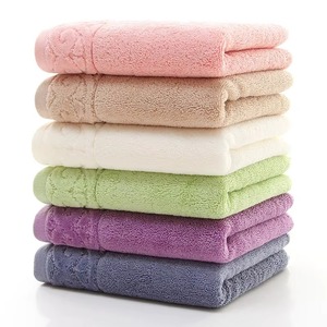 Serviettes en coton en gros à bas prix, grammage élevé, super absorbantes, séchage rapide, douces et lisses, serviettes de bain de qualité hôtelière de luxe, OEM en vrac - Product Image 5