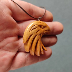 Collier pendentif tête d'aigle en bois, finition naturelle, breloque oiseau sculptée, accessoire de bijouterie - Product Image 4