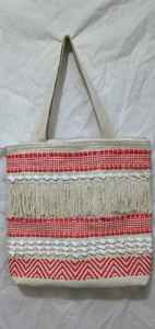 กระเป๋าโท้ทผ้าฝ้ายทอมือลายเรียบพร้อมดีเทลพู่ห้อยสไตล์โบโฮ กระเป๋าสะพายไหล่รักษ์โลกสำหรับผู้หญิง - Product Image 4