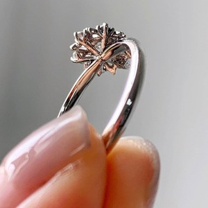 Anillo de Diamante Cultivado en Laboratorio de Corte Redondo de 1.15ct, Inspirado en el Estilo Vintage, con Diseño Floral, Anillo de Compromiso Único con Forma de Copo de Nieve, Anillo de Boda Clásico con Diseño de Estrella - Product Image 3