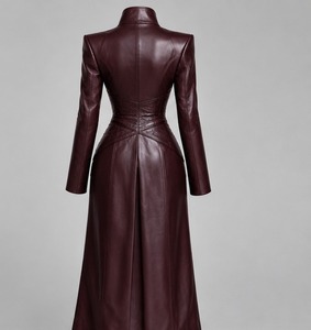 Abrigo Largo de Cuero Marrón para Mujer, Estilo Gabardina, Doble Botonadura, con Cinturón - Product Image 2