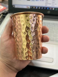 Vaso de Resina Ayurvédica de Alta Calidad de 200 ml, Diseño Martillado con Logotipo Personalizado, Recubrimiento Lacado, Vaso de Agua, Recuerdo, Artesanía de Resina Deportiva - Product Image 2
