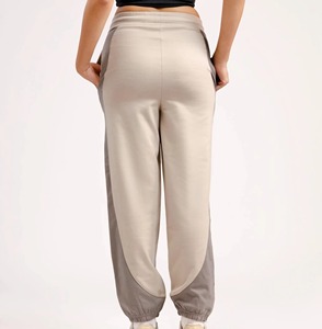 Pantalon de jogging ample et surdimensionné en molleton français pour femme avec logo personnalisé, 100 % coton épais, style hip-hop, idéal pour le sport et la gym - Product Image 4