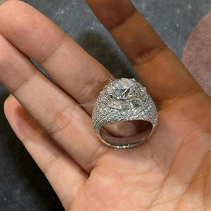 Anillo de compromiso y boda estilo hip hop de plata de ley 925 con baño de rodio, halo de baguette, joyería única personalizada, regalo. - Product Image 2