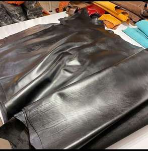 Ensemble uniforme en cuir véritable écologique et luxueux avec veste en tissu enduit, motif gaufré, accessoires personnalisables et chaussures - Product Image 1