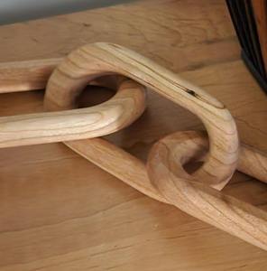 Artículo decorativo de artesanía india en madera para tu pared y mesa. Cadena de anillos de madera hecha por artesanos indios en India. - Product Image 2