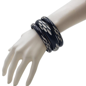 Brazalete de Resina de Diseño Vintage, Brazalete de Resina Hecho a Mano sobre Base de Latón, Talla Personalizada por AFZA ENTERPRISES - Product Image 1