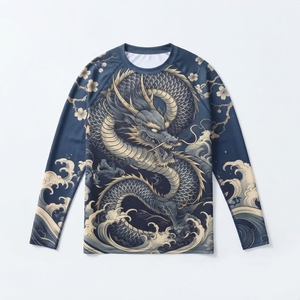 เสื้อแรชการ์ดแขนยาวสำหรับผู้ชาย พิมพ์ลายมังกรด้วยเทคนิค Heat-Transfer ป้องกันรังสียูวี โลโก้ด้านหน้า แห้งเร็ว เหมาะสำหรับเล่นกีฬา - Product Image 1