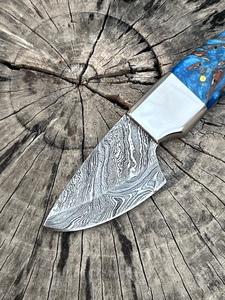 Couteau à dépecer artisanal en acier Damas avec manche en bois de résine bleue, lame fixe, couteau de chasse et de camping, OEM ODM - Product Image 3