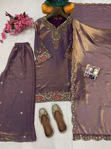 Conjunto de Salwar Kameez Paquistaní Bordado en Morado de Lujo con Dupatta – Traje Étnico de Diseñador para Bodas y Fiestas para Mujer - Product Image 4