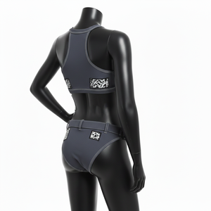 Maillot de bain femme en nylon premium gris foncé avec empiècements contrastants, imprimé silicone, logo personnalisé, sangle à boucle. Bikinis femme. - Product Image 5