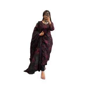 Ensemble de vêtements de soirée styliste Look de soirée Pur Roman Silk Top Bottom Dupatta - Product Image 1