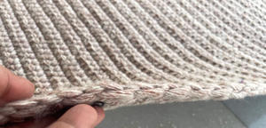 Tapis à rayures tricoté à la main, texture épaisse, prix d'usine, fabriqué en polyester, idéal pour les intérieurs de luxe et l'extérieur. - Product Image 4