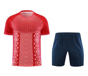 Ensemble de maillot de football pour homme à imprimé géométrique blanc avec short en mesh noir, col rond, manches courtes, respirant, coupe athlétique, toutes saisons - Product Image 4