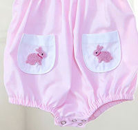Combinaison smockée personnalisée pour bébé fille, col blanc classique, combinaison bulle rose pour bébé, vêtements de Pâques, fabricant de vêtements en gros