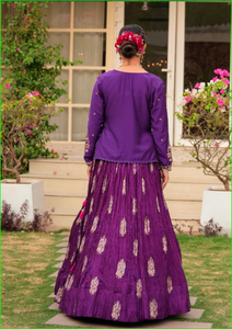 Conjunto de chaqueta y lehenga Aparajita Zardozi morado con blusa. Hermosa colección de lehenga choli tradicional de moda para bodas. - Product Image 5