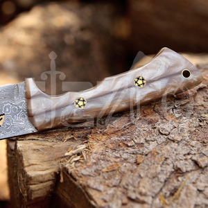 มีดล่าสัตว์ OEM Wirecut Damascus Steel Gut Hook พร้อมด้ามเรซิ่น ใบมีดคงที่ สำหรับตั้งแคมป์ กิจกรรมกลางแจ้ง และพกพาประจำวัน พร้อมปลอกหนัง - Product Image 4