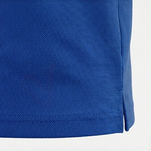 เสื้อโปโลแขนสั้นสีน้ำเงินรอยัลสำหรับผู้ชาย ผ้าฝ้าย 100% ปิเก้ สวมใส่สบาย ระบายอากาศได้ดี ทรงปกติ ดีไซน์ถักแบบเรียบ - Product Image 5