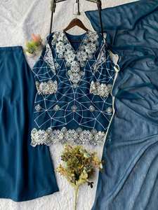 Tendance pour la saison des mariages : Notre ensemble composé d'un haut brodé de sequins, d'un pantalon palazzo et d'un dupatta. - Product Image 3