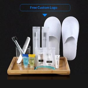 Kit <span class=keywords><strong>d</strong></span>'accessoires de toilette écologiques personnalisés 5 étoiles, pantoufles jetables biodégradables, articles de toilette pour les hôtels - Product Image 1