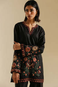 Kurta Kurti à manches longues brodée noire, col en V, coupe ample, en coton, tenue formelle traditionnelle indienne pakistanaise pour femmes - Product Image 5