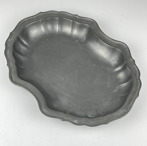 Bandeja Decorativa Tradicional de Metal de Estaño con Borde Festoneado, Plato Decorativo para Decoración del Hogar y Artículos de Hotel - Product Image 4