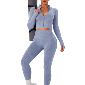 Ensemble de yoga trois pièces pour femmes, respirant, anti-transpiration, avec leggings taille haute, soutien-gorge de sport et veste. - Product Image 1