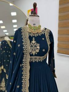 ชุดเดรสปักลาย Anarkali Kurta พร้อมผ้าคลุมไหล่ แห้งเร็ว ไม่ยับง่าย เหมาะสำหรับงานแต่งงาน งาน Diwali งานรับปริญญา และงานปาร์ตี้สำหรับผู้หญิง - Product Image 4