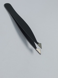 แหนบต่อขนตาสีดำแบบโค้ง รุ่น Pro ป้องกันการลื่น จับกระชับ ผลิตจากสแตนเลส ปลายเรียบ - Product Image 3