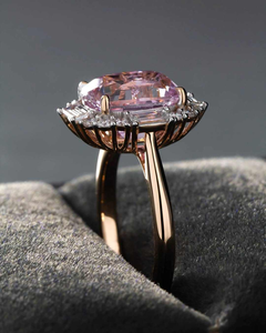 Anillo de compromiso de plata de ley 925 con oro rosa, estilo hip hop, engaste pavé, moissanita de corte cojín con baguette y halo para mujer - Product Image 4