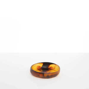 Plato Decorativo de Resina Negra con Remolinos de Ámbar, Hecho a Mano por UO, Vajilla Elegante para Cocina, Comedor y Decoración Moderna del Hogar - Product Image 4