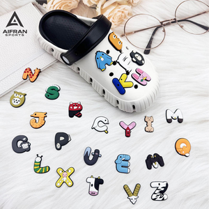 AIFRAN Breloques créatives en PVC pour chaussures, thèmes Docteur, Ambulance, Infirmière, Uniforme, Pansement, pour Crocs et sabots - Product Image 1