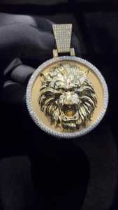 Colgante de Lujo para Hombre, Diseño León Rugiente, con Moissanita VVS, Plata de Ley Chapada en Oro, Estilo Hip Hop, Joyería de Declaración para Raperos - Product Image 4