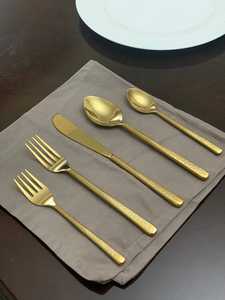 Juego de Cubiertos de Metal con Acabado Martillado Moderno, Cuchara, Tenedor, Cuchillo, Aptos para Lavavajillas, Cubiertos Dorados para Mesa de Boda, 4 Piezas, Libres de BPA - Product Image 6