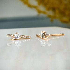 Boucles d'oreilles clous en diamant rond brillant cultivé en laboratoire en or massif 14 carats, bijoux élégants et minimalistes pour femme, idéales pour les mariages et les cadeaux. - Product Image 1