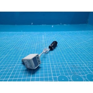 Pressostat numérique SMC ZSE60F-A2-62L ZSE60F A2-62L, utilisé comme pièce détachée pour équipement semi-conducteur d'époque - Product Image 1