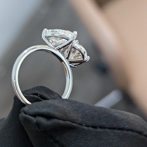 Anillo de Diamantes Cultivados en Laboratorio Toi Et Moi Ovalados y en Forma de Pera de 4 Quilates con Anillo Toi Et Moi de Oro Amarillo de 14K, Diamante Certificado IGI de Oro Amarillo de 14K - Product Image 3