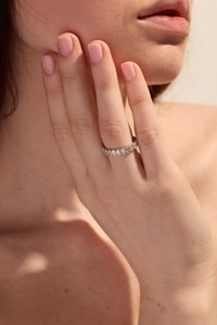 Bague éternelle ovale en diamant de laboratoire 4 carats en or massif 14 carats - Product Image 1