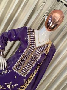 Conjunto de traje Anarkali morado con bordado de musgo y espejo, dupatta de encaje, ropa tradicional india étnica para mujer, de secado rápido, ideal para bodas. - Product Image 1