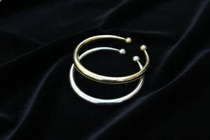 สร้อยคอทองเหลืองชุบเคลือบเงาแบบเรียบง่ายสำหรับงานปาร์ตี้ - Product Image 4