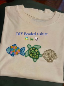 เสื้อยืดประดับลูกปัด DIY ลายเปลือกเต่าปลา งานฝีมือปักผ้าฝ้ายทำมือ - Product Image 1