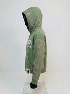 HEAVEN Club 2025 Sweat à capuche zippé vert olive — Détail brodé sur la manche et imprimé sur le devant |   Fabricant de patchs personnalisés et de vêtements streetwear OEM - Product Image 2