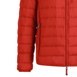 Veste matelassée unisexe rouge coupe ajustée à capuche, coupe-vent, fermeture éclair, décontractée, hiver, longueur standard, 100 % fibre de polyester, devant - Product Image 5
