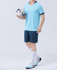 ชุดเสื้อฟุตบอลคอวีสีขาวสำหรับผู้ชาย พร้อมกางเกงขาสั้นสีกรมท่า ผ้าโพลีเอสเตอร์ซับเหงื่อ ระบายอากาศได้ดี ทรงสปอร์ต เหมาะกับทุกฤดูกาล พิมพ์ลายแบบ Sublimation - Product Image 3